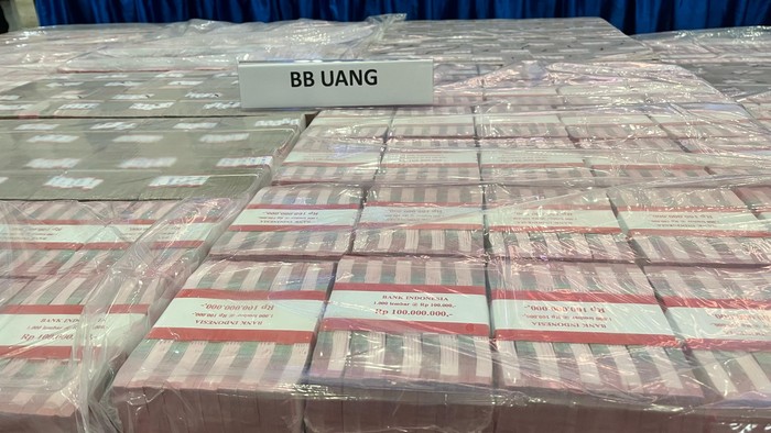 Tumpukan uang bukti kasus judi online (Rumondang/detikcom)