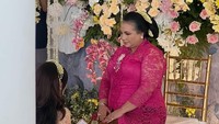 Setelah mengaji, Valerie Tifanka sungkem pada orang tua. (Foto: dok Instagram)