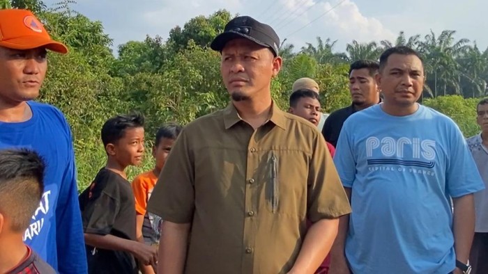 Wali Kota Agung Nugroho mengecek Jalan Uka di Pekanbaru. (Dok Diskominfotiksan)