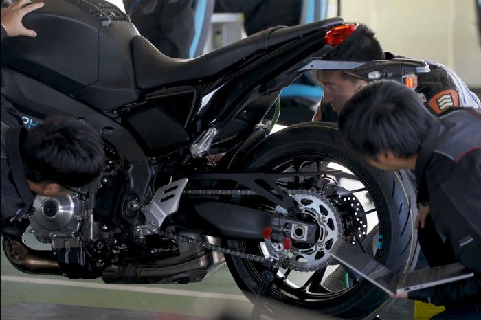 Yamaha memperlihatkan motor konsep MT-09 Hybrid untuk pertama kalinya.