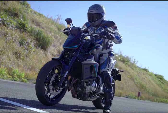 Yamaha memperlihatkan motor konsep MT-09 Hybrid untuk pertama kalinya.
