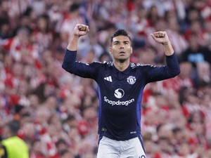 Casemiro Mau Turun Gaji Demi Bertahan di MU?