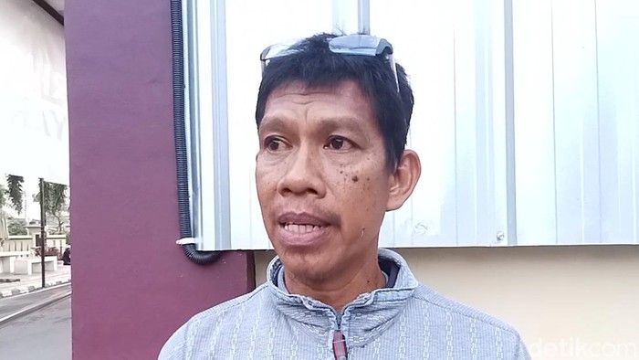 Ahmad saat melapor ke Mapolrestabes Palembang.