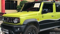 Penggeledahan terhadap SMA disaksikan oleh Kepala Dusun dan Ketua RT setempat. Adapun barang bukti lainnya 13 butir pil diduga ekstasi, 1 buah sendok sabu yang terbuat dari sedotan, 3 plastik kresek warna hitam, 2 buah HP, dan 1 unit Mobil Suzuki Jimmy Nopol KH 1662 LD warna hijau stabilo. Foto: Ayuningtias Puji Lestari/detikKalimantan