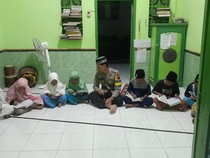 Kisah Pak Bhabin Aipda Jawahir di Rembang Bimbing Ngaji-Baca Gratis Sejak 1994