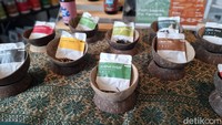 Home of Kawa menilik potensi lain dari pohon kopi selain biji buah kopinya. Ada produk sejenis teh yang dibuat dari daun kopi yang telah dikeringkan. Foto: detikcom/Diah Afrilian