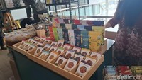 Selain kopi, UMKM produsen teh lokal juga bisa ditemui di sini. Berbagai racikan teh beserta khasiatnya masing-masing dapat diboyong sesuai dengan kebutuhan pengunjung. Foto: detikcom/Diah Afrilian