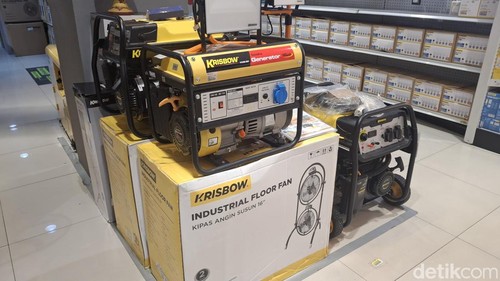 Genset di Azko Jalan Gatot Subroto, Denpasar, Bali, Sabtu (3/5/2025). (Fabiola Dianira)