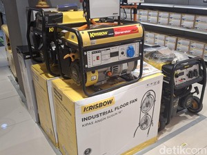Warga Berburu Genset, Senter, hingga Lilin Saat Listrik Padam di Bali