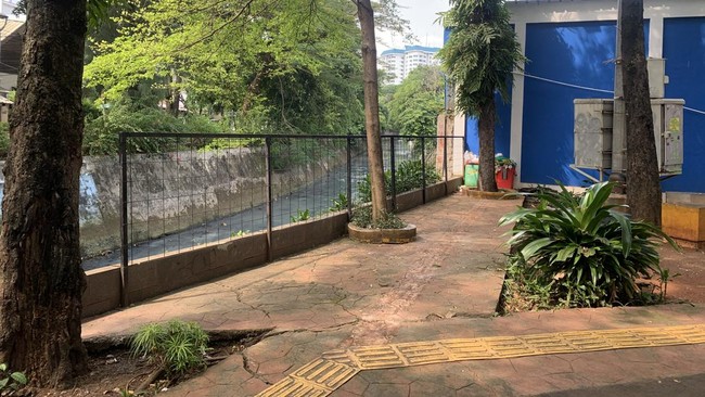 Heboh Guiding Block Tuna Netra Mengarah ke Sungai hingga Langsung Dibongkar