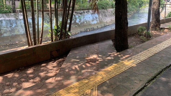 Heboh Guiding Block Tuna Netra Mengarah ke Sungai hingga Langsung Dibongkar