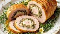 Pada abad ke-17 orang-orang di Perancis marak menyajikan galantine. Hidangan ini dianggap sulit karena harus menggulung daging dengan isiannya dan membungkusnya menggunakan kulit ayam yang diikat dengan kuat. Foto: Watch Mojo