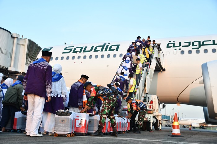 Jemaah haji kloter 1 embarkasi Palembang bertolak ke Tanah Suci.