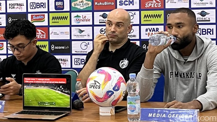 Jumpa pers PSM Makassar usai menghadapi PSS Sleman di Stadion Maguwoharjo, Sleman, Sabtu (3/5/2025).