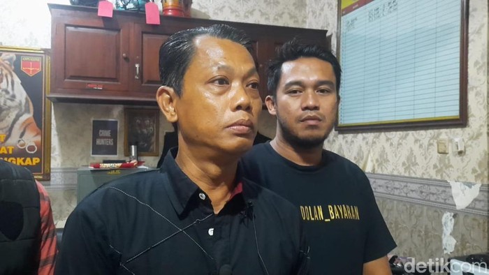 Kakak dari wanita korban pembunuhan yang mayatnya dicor di Wonogiri, Yunianto, ditemui di Mapolres Wonogiri, Sabtu (3/5/2025).