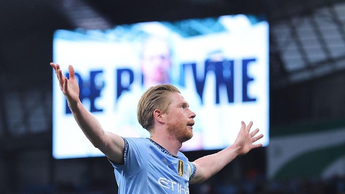 MANCHESTER, ENGLAND - MAY 02: Kevin De Bruyne of Manchester City celebrates after scoring their sides first goal during the Premier League match between Manchester City FC and Wolverhampton Wanderers FC at Etihad Stadium on May 02, 2025 in Manchester, England. (Photo by James Gill - Danehouse/Getty Images)