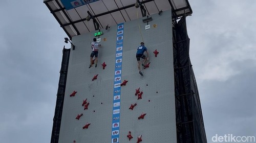 Kiromal Katibin saat bertanding di IFSC Climbing World Cup 2025 di Peninsula Island, Bali, Sabtu (3/5/2025). (Rizky Setyo)