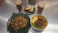 Menu yang ditawarkan beragam dengan racikan khas otentik Malaysia. Mulai dari kwetiau, mi kari, hingga racikan minuman yang segar-segar. Foto: detikcom/Diah Afrilian