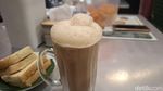 Kopitiam Malaysia Autentik Ini Sajikan Mi Kari dan Teh Tarik Segar