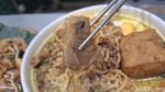 Kopitiam Malaysia Autentik Ini Sajikan Mi Kari dan Teh Tarik Segar