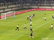 Liga 1: Gol Tim Tamu Dianulir, PSS Ungguli PSM 2-1 di Babak Pertama