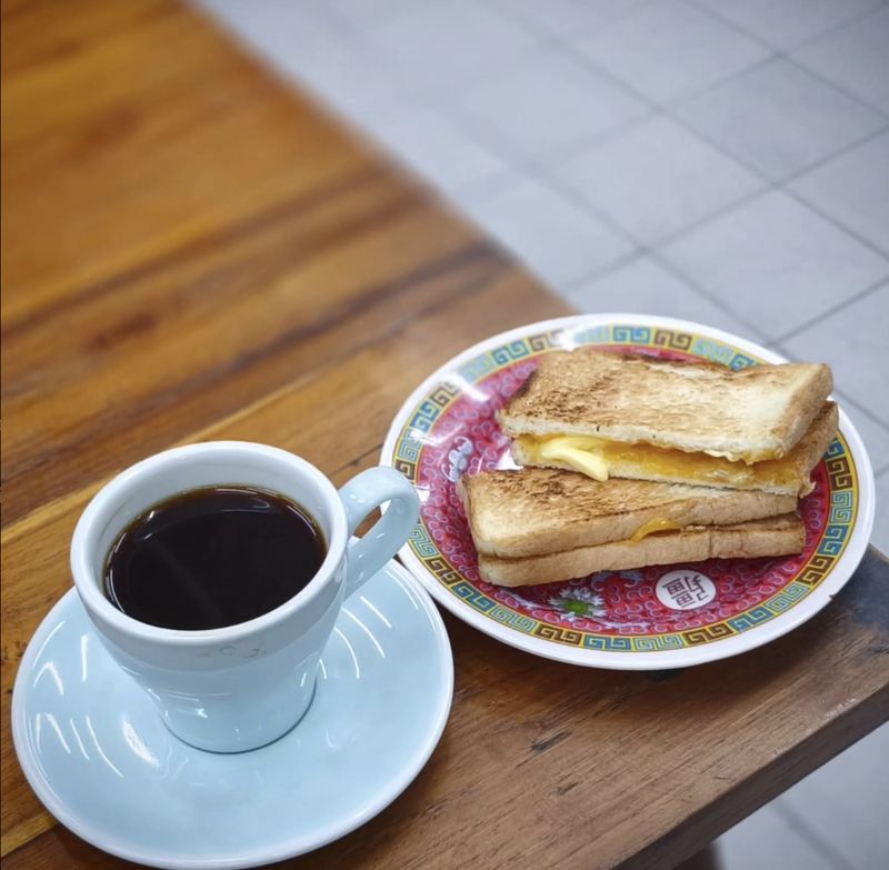 Mampir Yuk! 5 Kopitiam di Bekasi Ini Punya Teh Tarik dan Bakmi Sedap