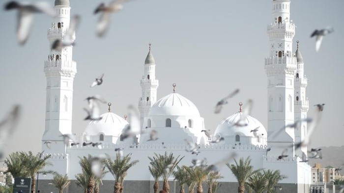 A low angle shot of the exterior building of Quba Mosque in the city of Al-Madinah Al-Munawwarah.