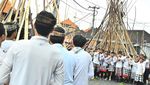 Melihat Tradisi Mekotek Saat Hari Raya Kuningan
