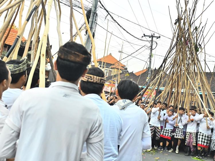 Melihat Tradisi Mekotek Saat Hari Raya Kuningan