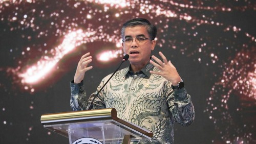 Menteri Ketenagakerjaan Yassierli hadir di ajang WSO Indonesia Safety Culture Award (WISCA), di Jakarta, Jumat (2/5/2025).