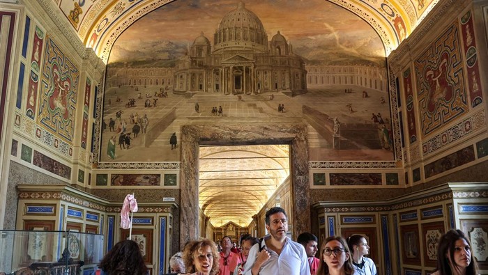 People visit the Vatican Museum, during a press tour ahead of the conclave, at the Vatican, May 2, 2025. REUTERS/Louisa Gouliamaki