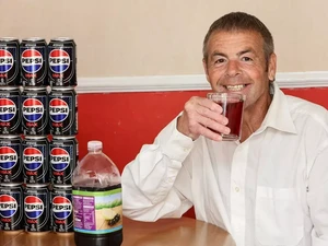 Kecanduan! Pria Ini Sehari Teguk 14 Kaleng Pepsi