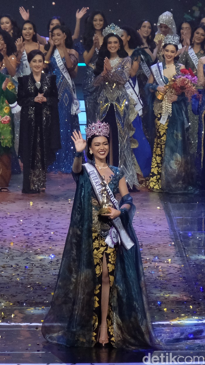 Firsta Yufi Amarta memenangkan penghargaan Puteri Indonesia 2025 yang diselenggarakan di Jakarta International Convention Center (JICC), Jakarta, Jumat (2/5/2025). Firsta bersaing dengan Melliza Xaviera Putri Yulian (DKI 1) di posisi 2 besar.