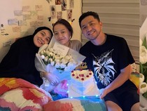 Hadiah Ultah, Omesh dan Dian Ayu Beri Lampu Hijau Anak Main Medsos