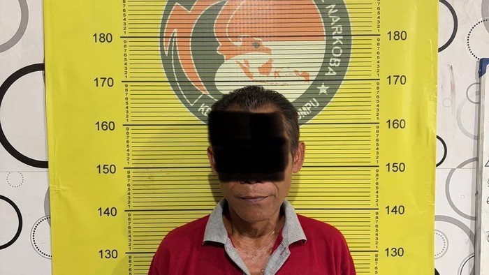 AS, pensiunan PNS yang jadi pengedar sabu di Dompu ditangkap, Jumat (2/5/2025).
