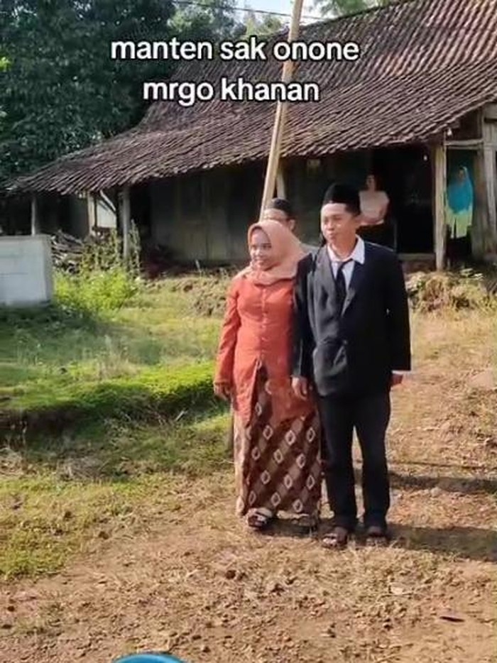 Pernikahan sederhana tanpa perias dan dekorasi yang viral di media sosial.