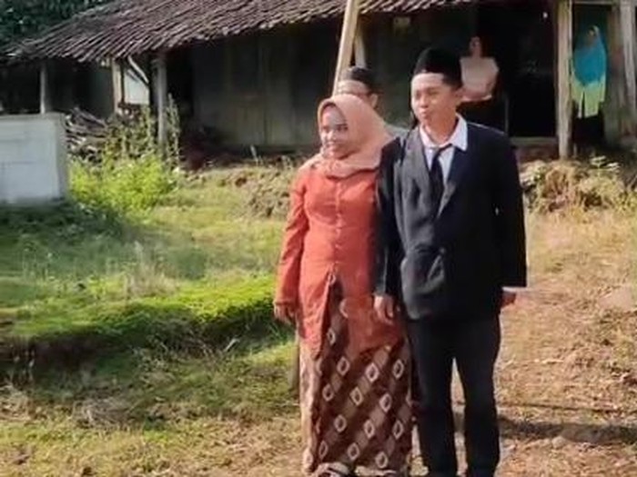 Pernikahan sederhana tanpa perias dan dekorasi yang viral di media sosial.