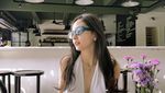 Pesona Valerie Tifanka Saat Makan di Restoran hingga Minum Kopi