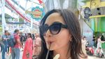 Pesona Valerie Tifanka Saat Makan di Restoran hingga Minum Kopi