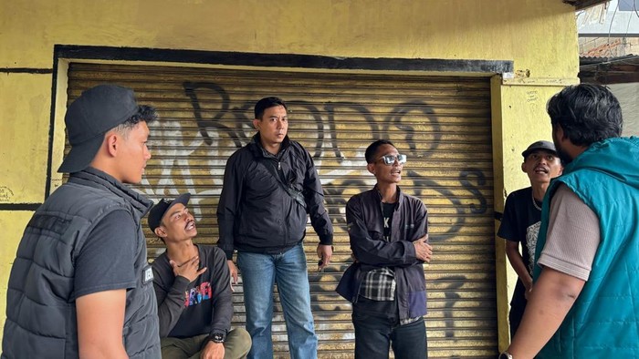 Polisi amankan Pak Ogah yang dilaporkan sebabkan kemacetan.