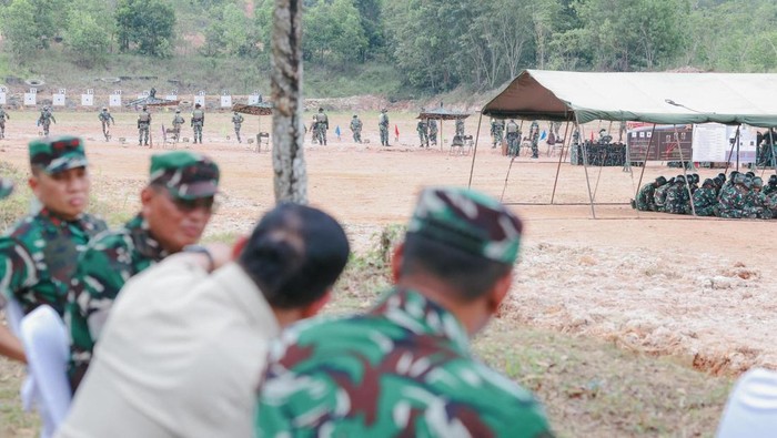 Menteri Pertahanan RI Sjafrie Sjamsoeddin melakukan kunjungan kerja ke Dodiklatpur Rindam VI/Mulawarman, Banjarbaru, Kalimantan Selatan, Jumat (2/5/2025).