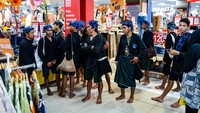 Seba Badui merupakan tradisi tahunan yang dilakukan dengan menyerahkan hasil bumi dan menjalin silaturahmi kepada pemerintah daerah. 