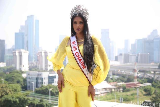 Rash tiba di Indonesia pada Selasa (29/4/2025). Dia menjalani beragam kegiatan dengan jadwal yang padat. Mulai dari photo shoot, menghadiri acara, grand final Puteri Indonesia dan kegiatan lainnya. Foto: Pradita Utama,