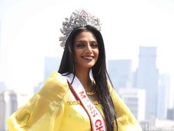 8 Foto Miss Charm 2024 Rashmita Berbaju Kuning di Jakarta, Ingin Coba Seblak