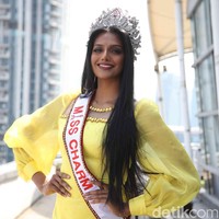 Rashmita adalah wanita Malaysia pertama yang dinobatkan sebagai Miss Charm. Saat kunjungan media, Rashmina mengungkapkan kesannya saat pertama kali berada di Indonesia. Ini pertama kali saya datang ke Indonesia. Memang pengalaman yang sangat-sangat baik sejauh ini. Memang saya suka Indonesia, saya sangat antusias saat sampai di Indonesia. Warga Indonesia itu sangat ramah dan juga mendukung kehadiran saya. Saya sangat suka berada di sini, kata Rashmina kepada Wolipop. Foto: Pradita Utama.