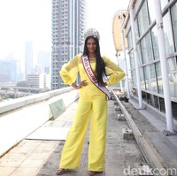 Di sini saya juga banyak melakukan kegiatan sosial tapi saya sedih juga karena di sini saya hanya satu minggu. Saya ingin tinggal lebih lama di sini karena saya ingin makanan makanan khas Indonesia, ujarnya. Foto: Pradita Utama.