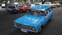 Sejumlah peserta bersiap mengikuti Rally Mobil Kuno PPMKI 2025 di Pendopo Pengayoman Temanggung, Jawa Tengah, Sabtu (3/5/2025).