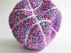 Objek Sehari-hari Jadi Manis dengan Taburan Sprinkle Kue