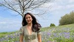 Foto: Senyum Manis Sherina Munaf di Skotlandia
