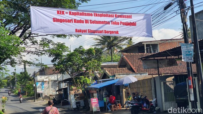Spanduk tuntut pembubaran KEK Singhasari bermunculan